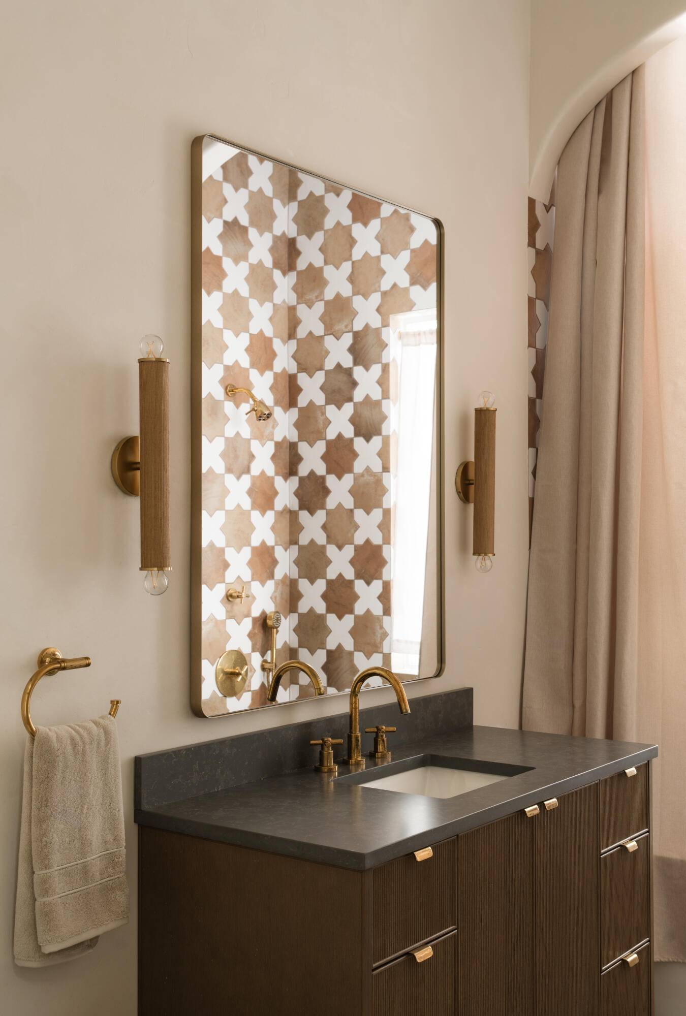 2827 Palomino Ridge Lane Santa Barbara, CA 93105 - Photo 24 of 36 Bathroom vanity