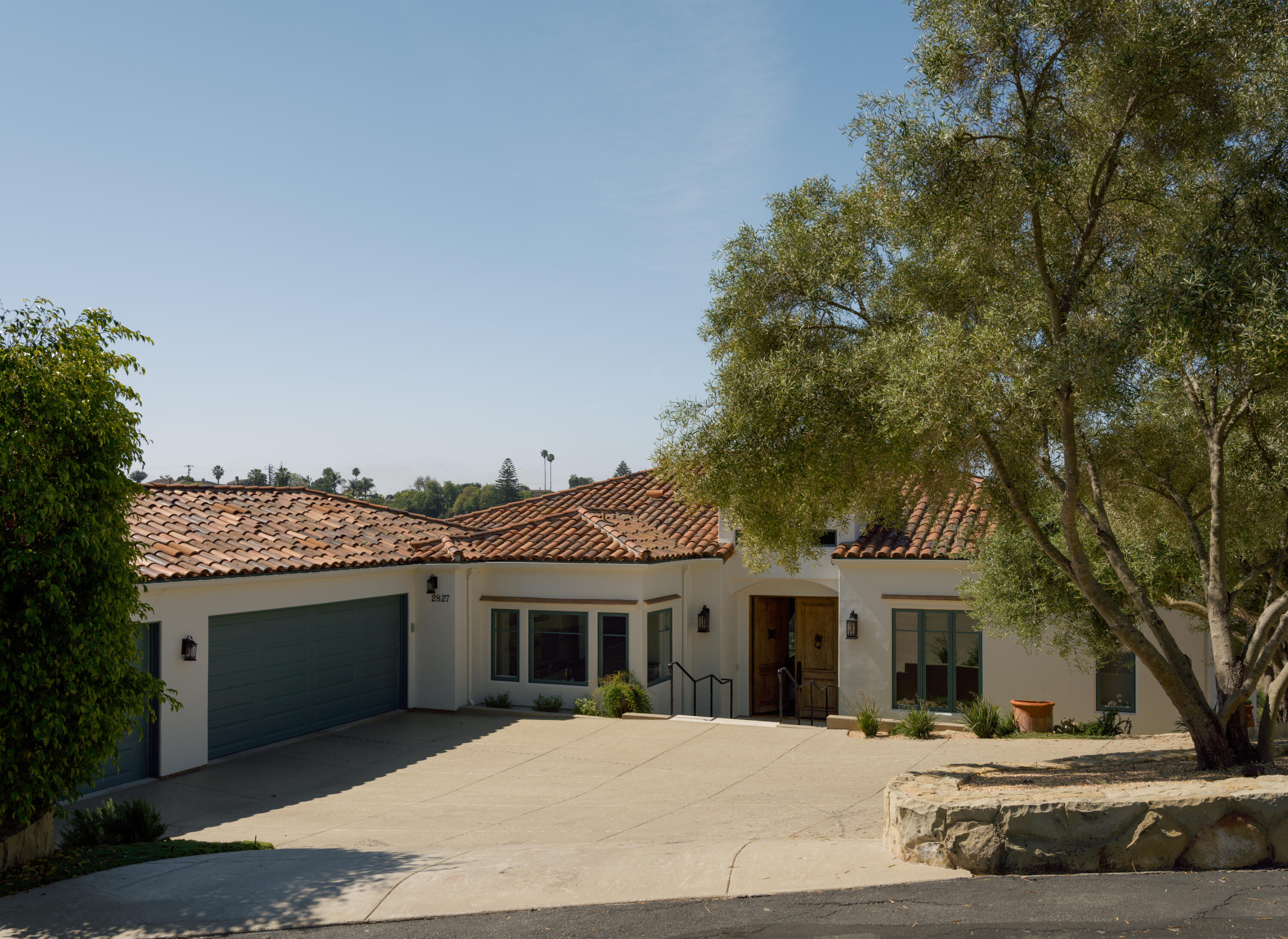 2827 Palomino Ridge Lane Santa Barbara, CA 93105 - Photo 4 of 36 Front exterior with motor court