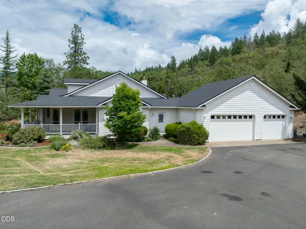 $739,950 | 279 Ridgefield Road, Grants Pass, OR 97527