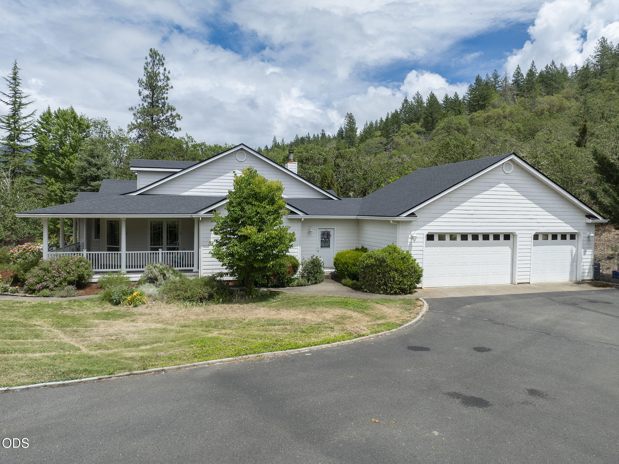 279 Ridgefield Road Grants Pass, OR 97527 - Photo 1 of 62