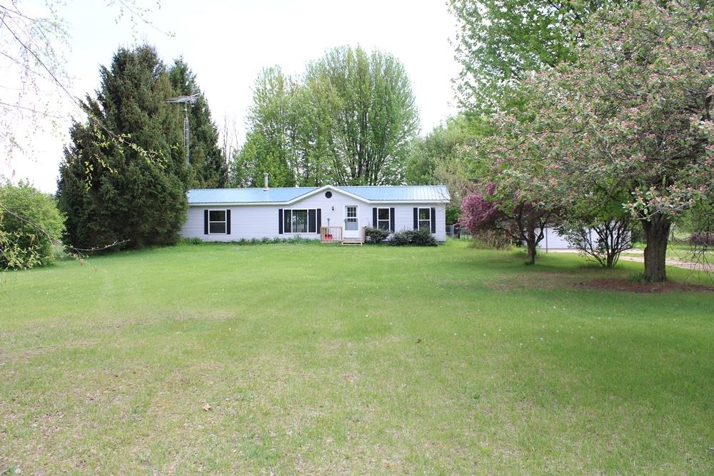 6178 Meredith Grade Road Harrison, MI 48625 - Photo 1 of 59