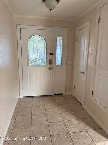 a view of entryway with interior