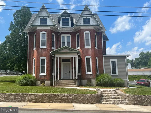 $1,450 | 35 West Wyomissing Avenue, Mohnton, PA 19540
