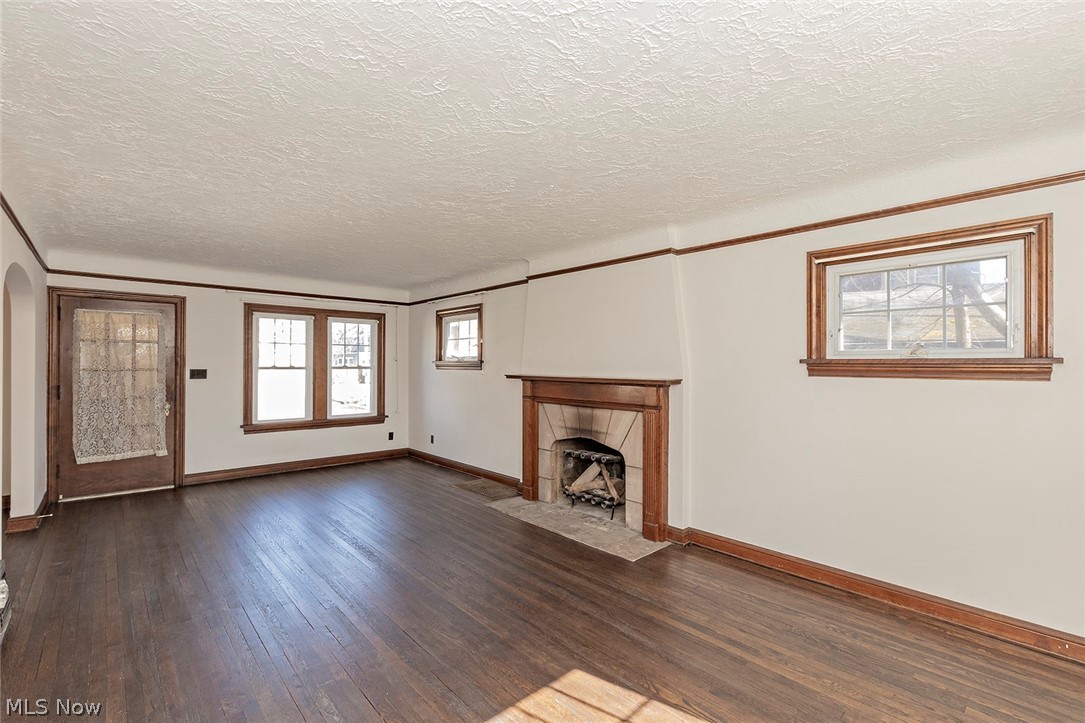 3522 Tullamore Road Cleveland, OH 44118 - Photo 5 of 32 Gallery Image 5
