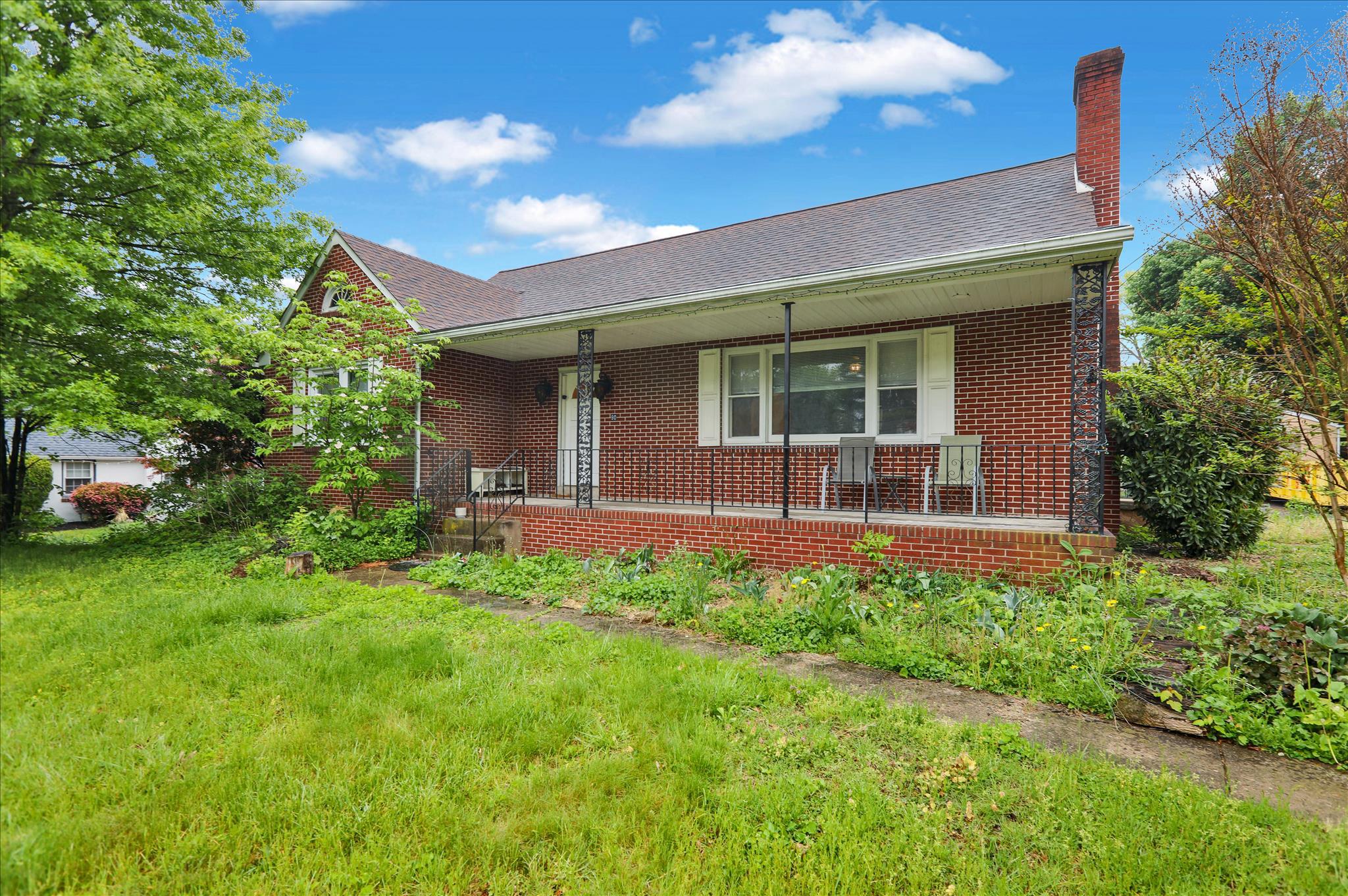 90 Fricks Lock Road Pottstown, PA 19465 - Photo 2 of 28 Front