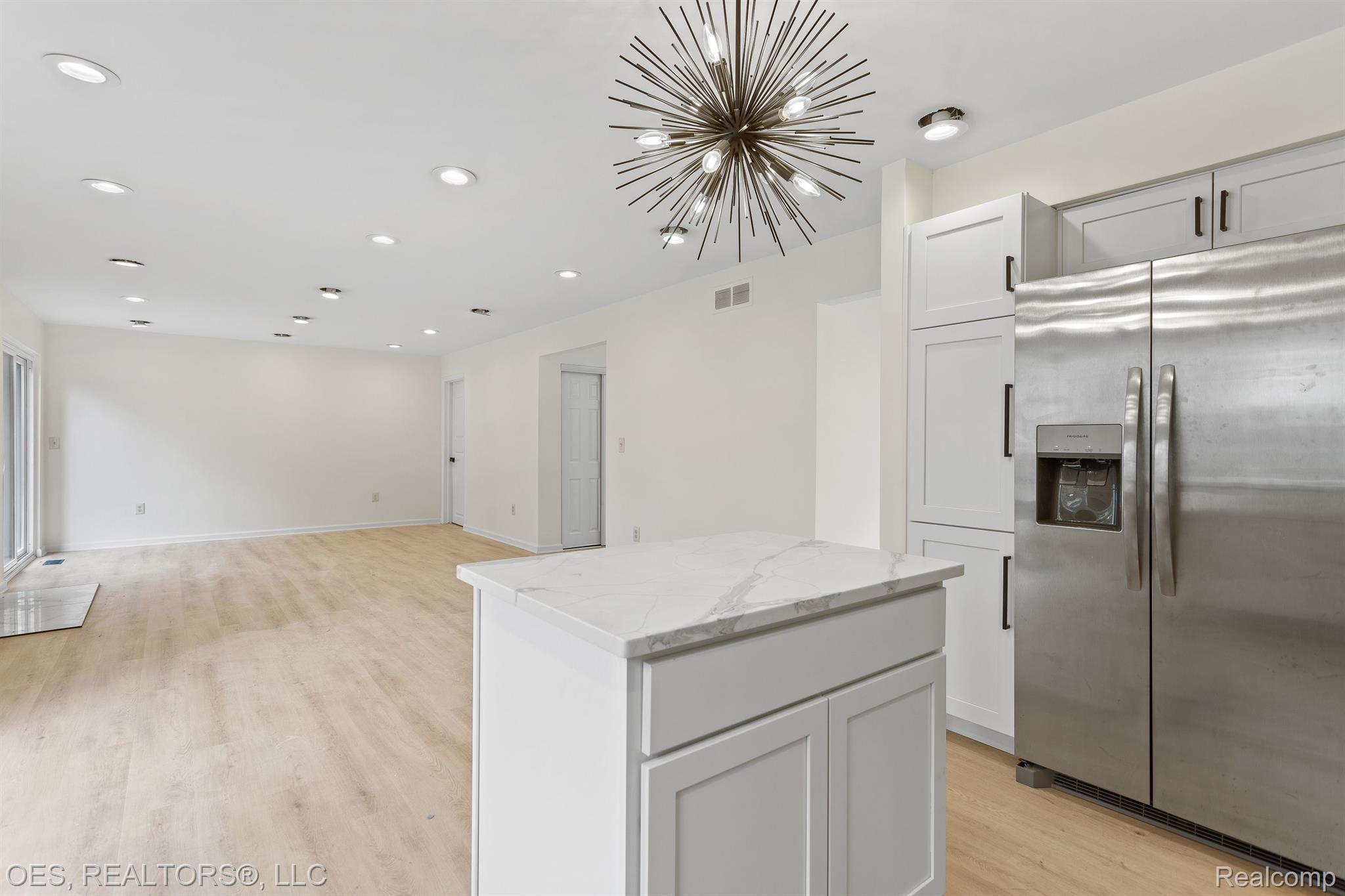 22510 Deerfield Road Novi, MI 48375 - Photo 6 of 42 Gallery Image 6