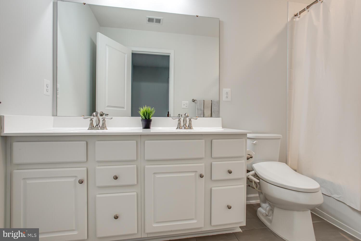 2279 River Birch Road Dumfries, VA 22026 - Photo 23 of 37 Hall Bath