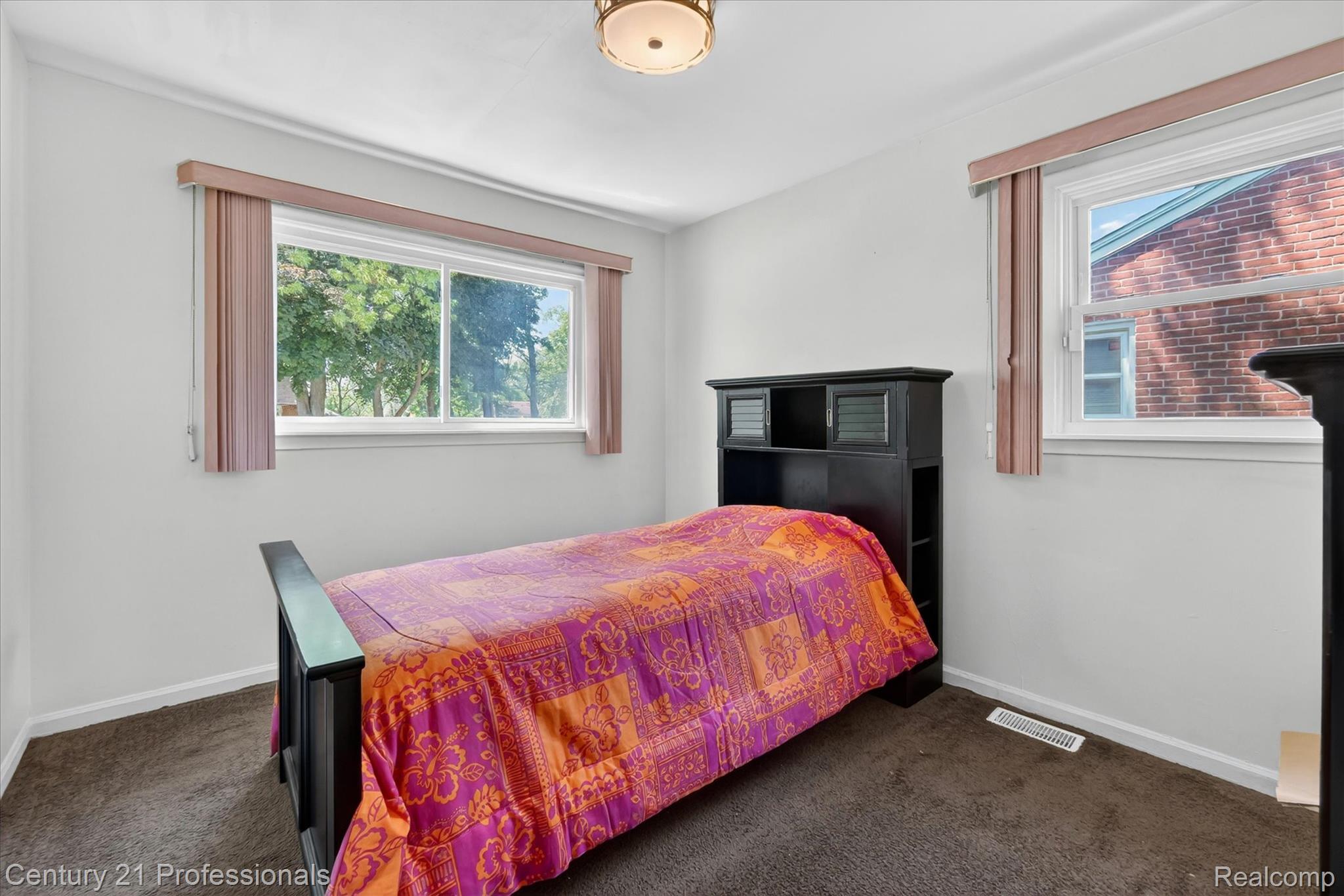 28688 Emerson Street Inkster, MI 48141 - Photo 26 of 44 26-28688-Emerson-St-Inkster-Windowstill.jpg