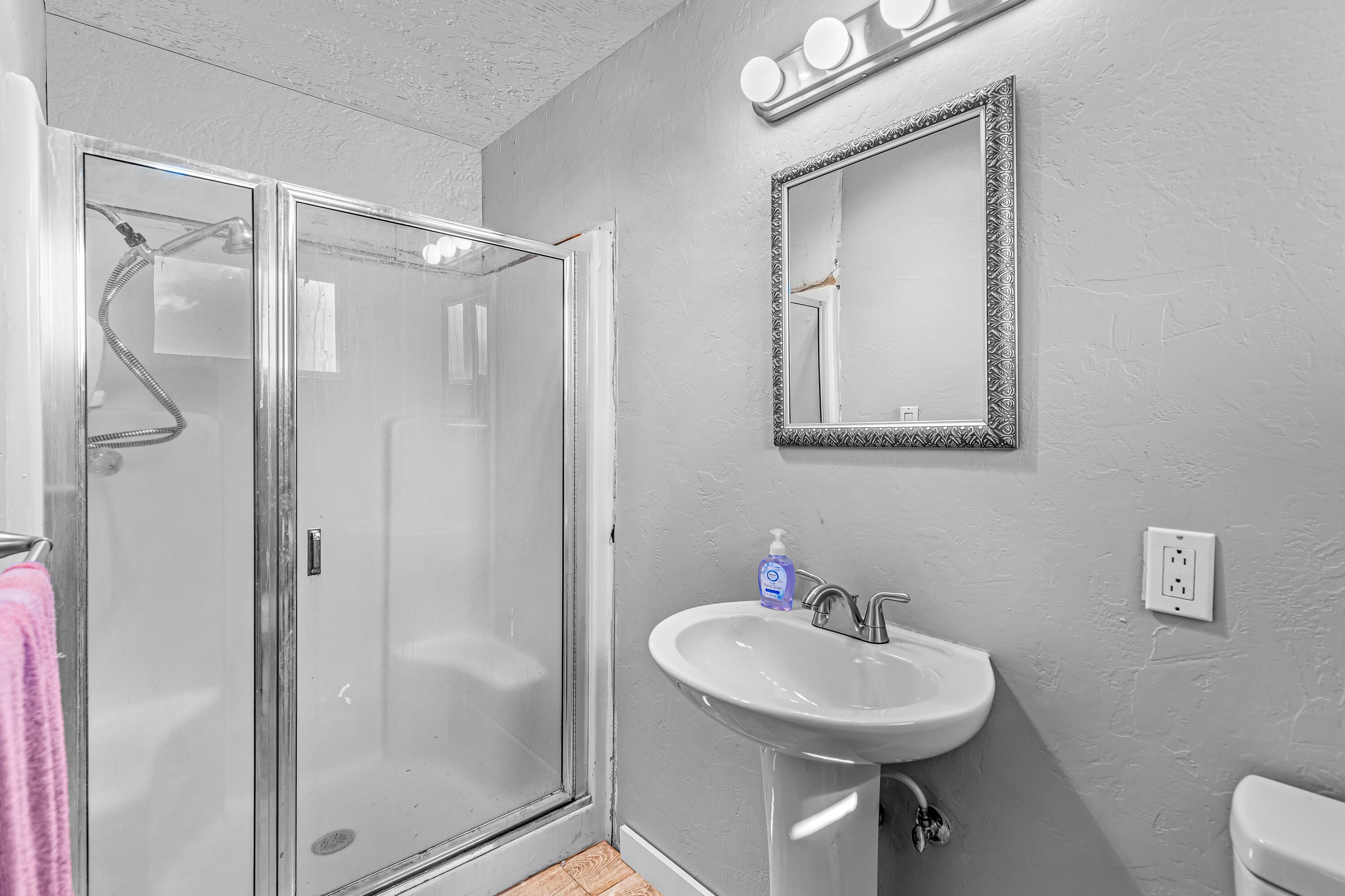 17200 Jones Road White City, OR 97503 - Photo 15 of 51 Primary Suite.
