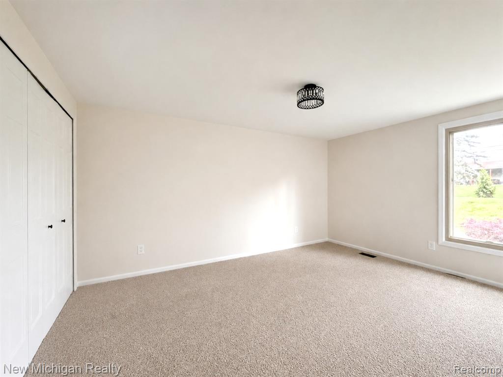650 Deerfield Court Rochester Hills, MI 48309 - Photo 28 of 35