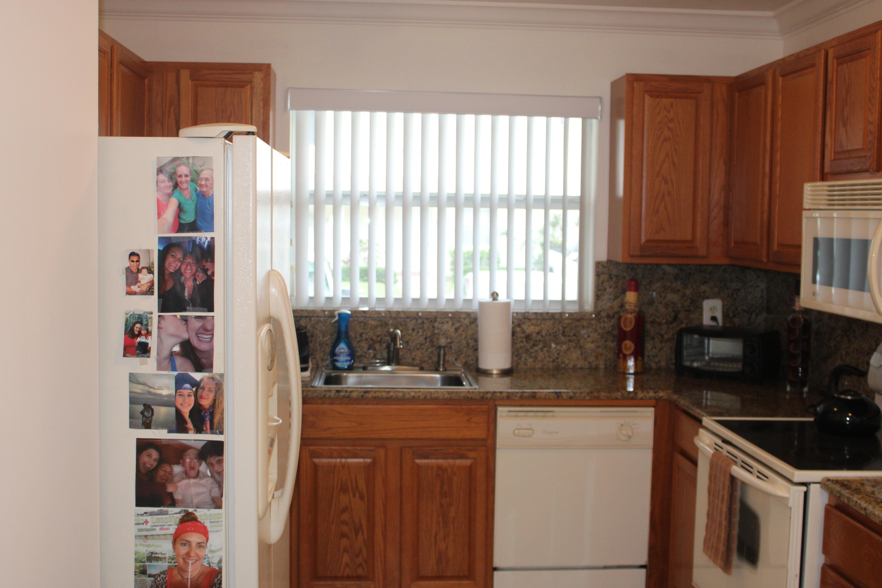 6354 Walk Circle Boca Raton, FL 33433 - Photo 4 of 12 Kitchen