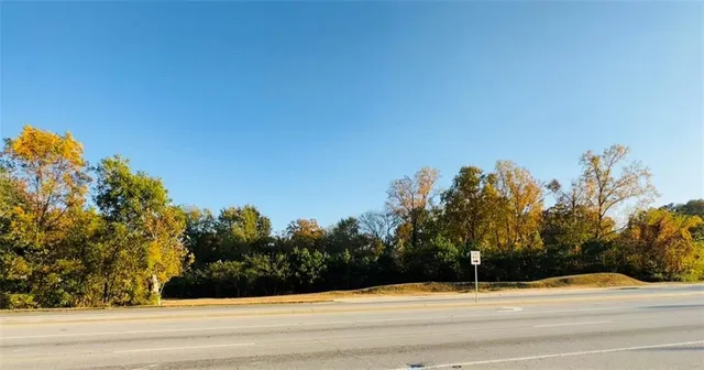 a view of a pathway both side of a building