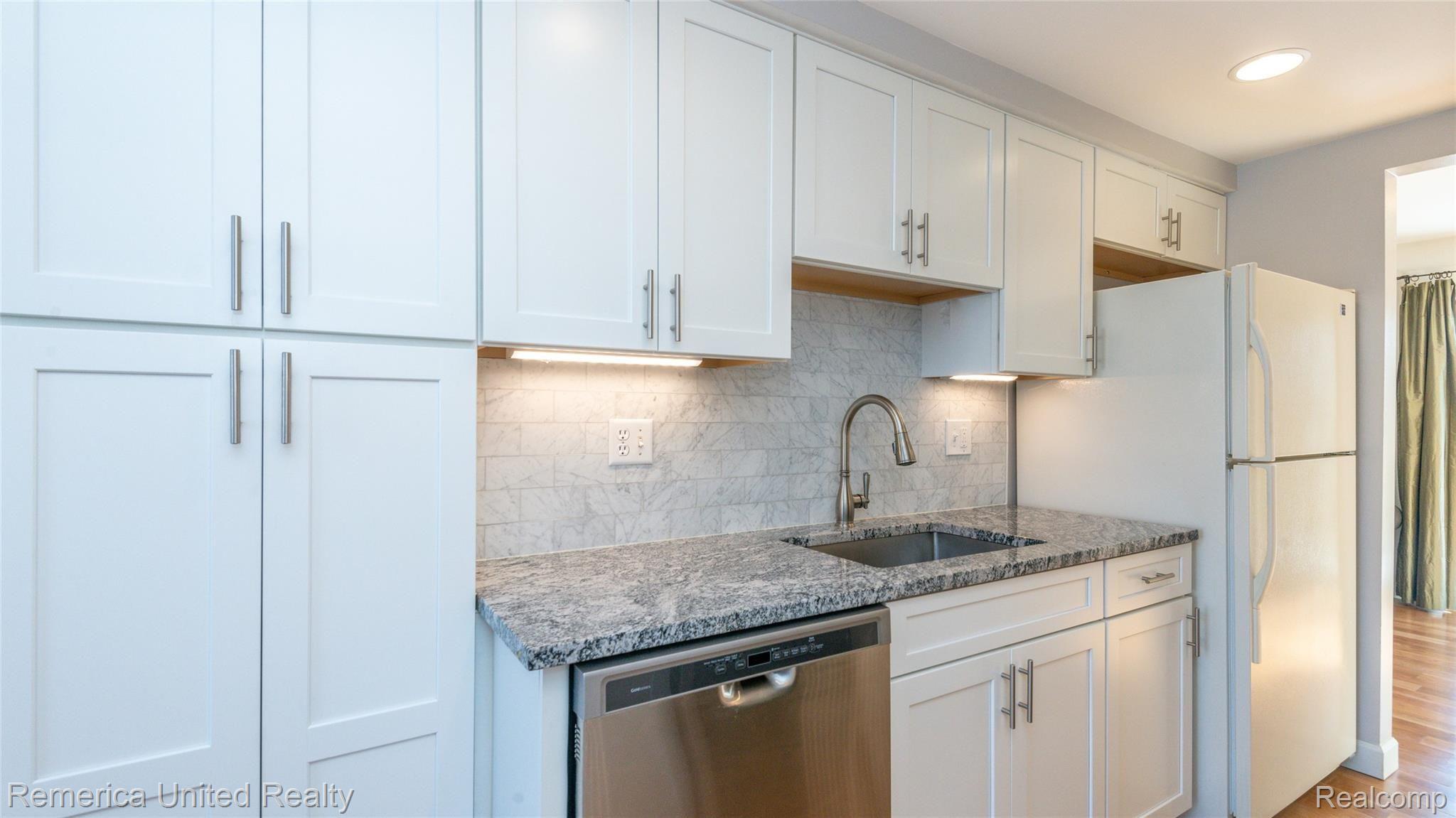 24615 Bashian Drive Novi, MI 48375 - Photo 7 of 35 Kitchen .jpg