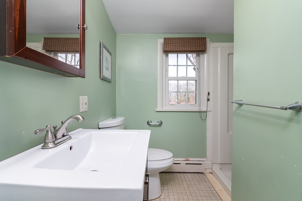 41 Bruce Lane Warwick, RI 02886 - Photo 14 of 30 2nd floor full bathroom.