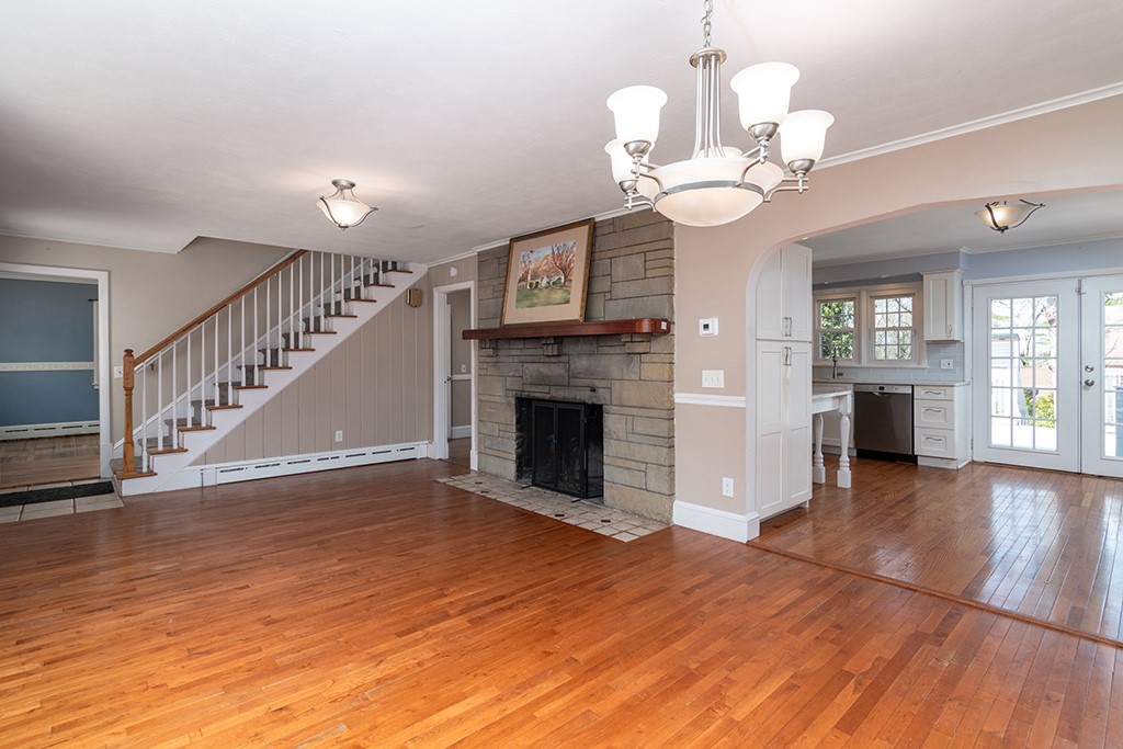 41 Bruce Lane Warwick, RI 02886 - Photo 6 of 30 Living room 1st floor