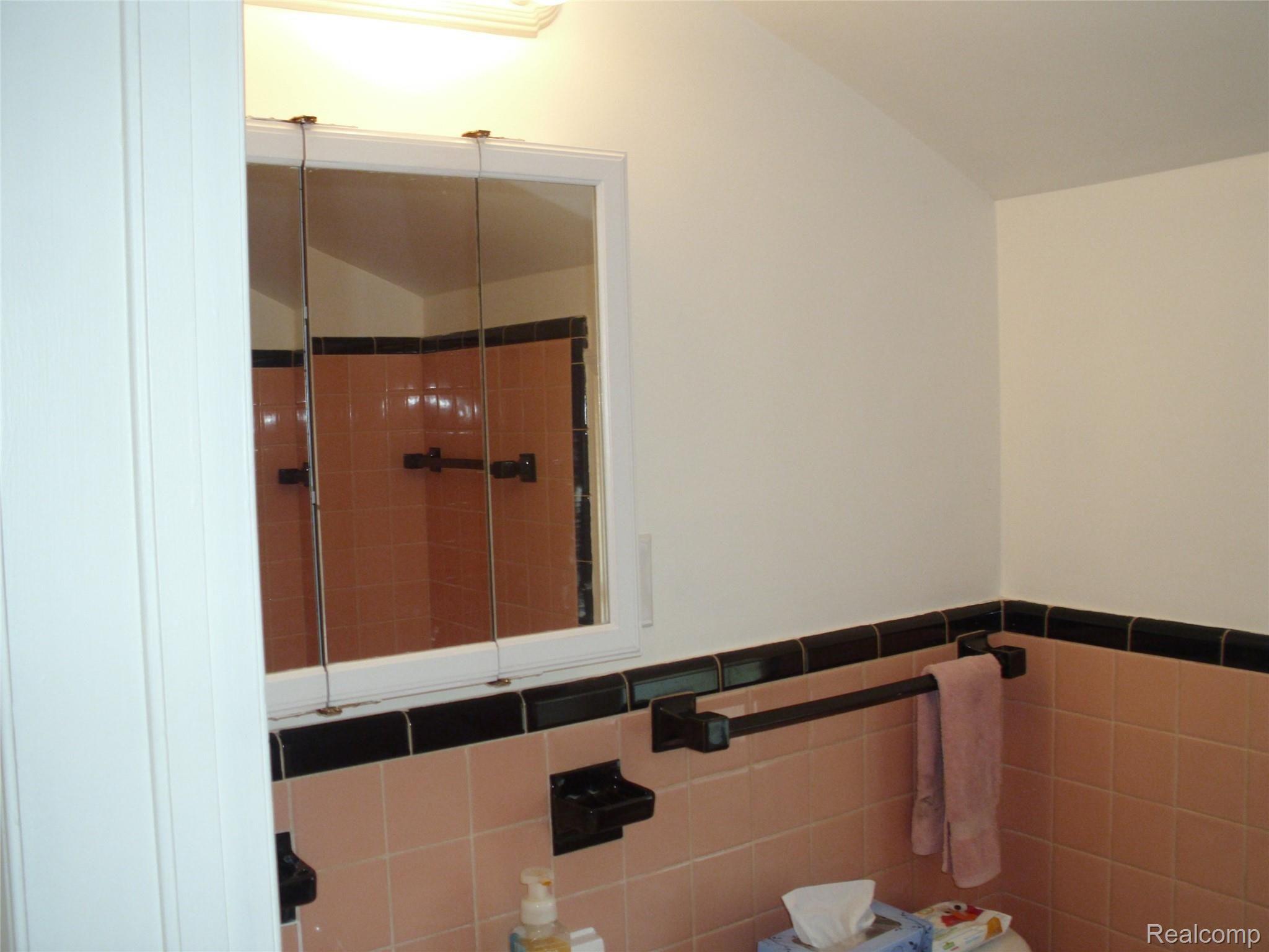8651 Harding Street Center Line, MI 48015 - Photo 29 of 43 DSCI3177.JPG