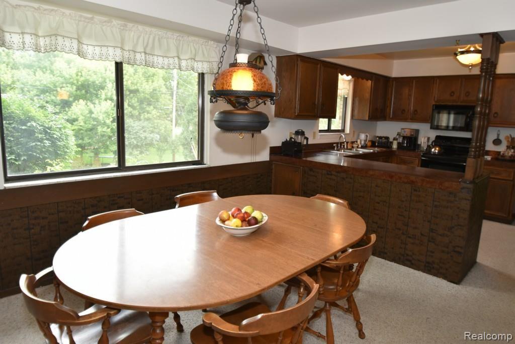 2284 West Avon Road Rochester Hills, MI 48309 - Photo 22 of 53