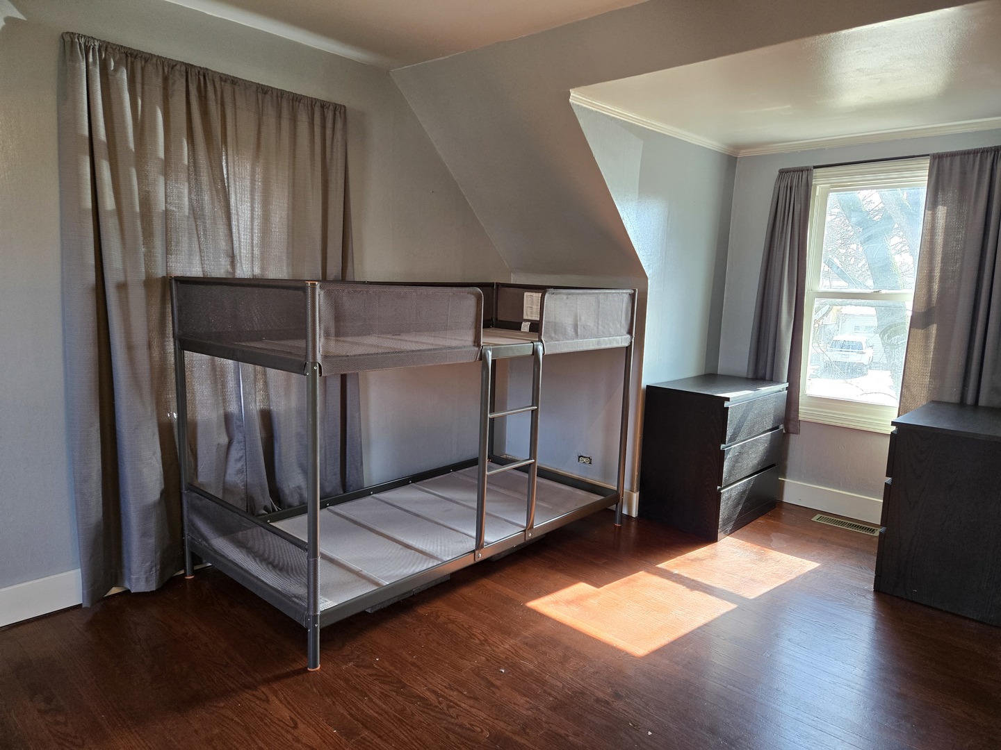 16517 Plainview Drive Markham, IL 60428 - Photo 13 of 30 a view of a room with wooden floor and windows