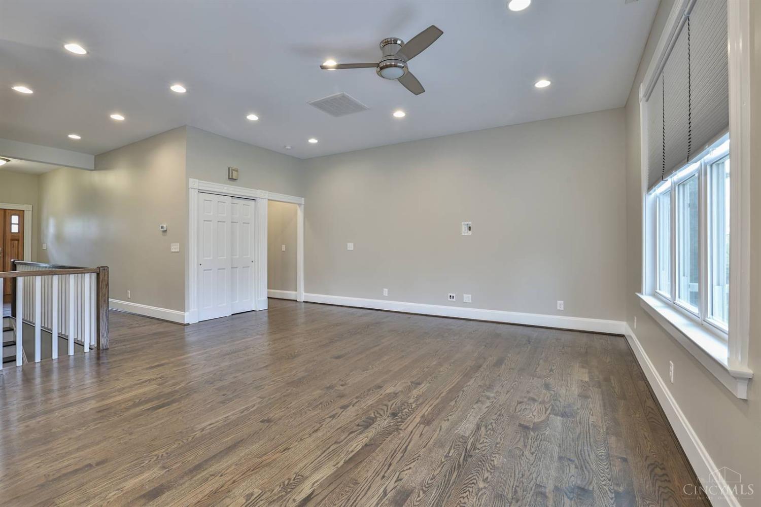 257 Compton Road Wyoming, OH 45215 - Photo 12 of 65