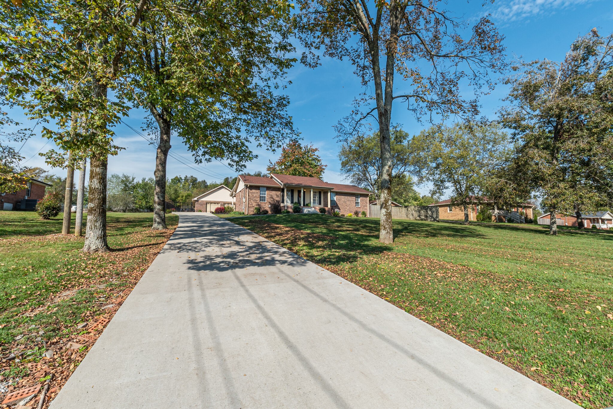 1686 Mann Road Lebanon, TN 37087 - Photo 1 of 31 a front view of a house with garden