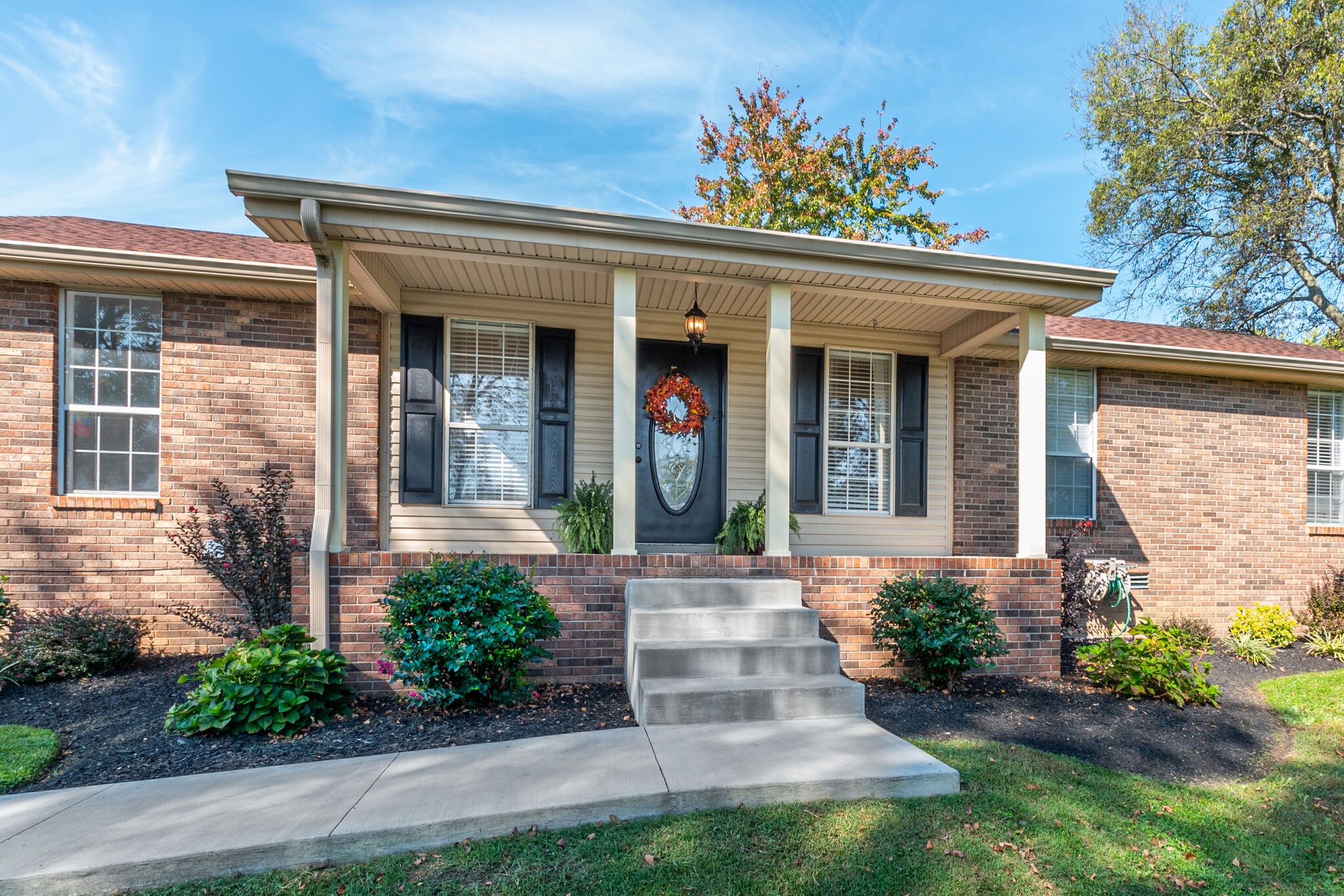 1686 Mann Road Lebanon, TN 37087 - Photo 4 of 31 front view of a house with a yard
