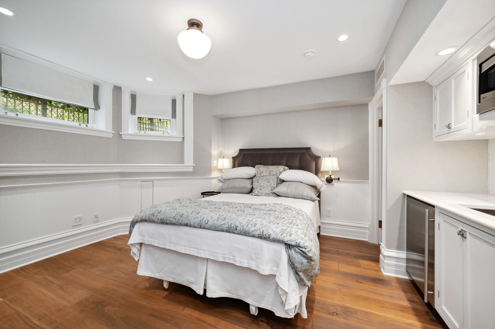 39 East Elm Street Chicago, IL 60611 - Photo 43 of 49 a bedroom with a bed and a window