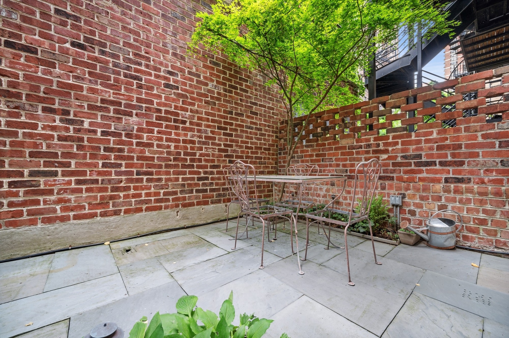 39 East Elm Street Chicago, IL 60611 - Photo 49 of 49 a view of a chairs and table in a patio