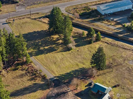 a view of an outdoor space