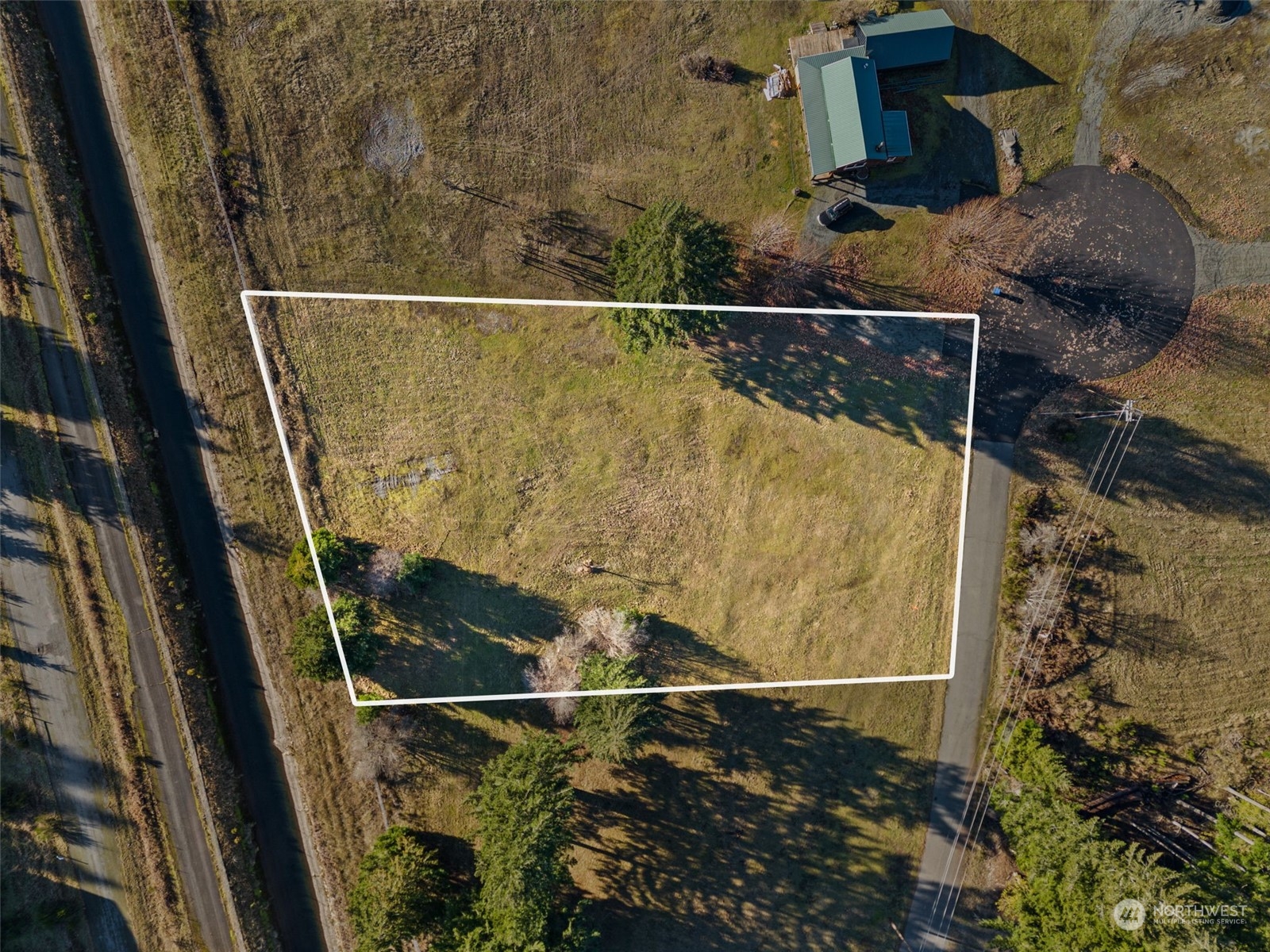 115 Huntington Road Packwood, WA 98361 - Photo 4 of 14 a bathroom with a sink and shower