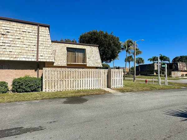 a view of a house with a small yard and plants
