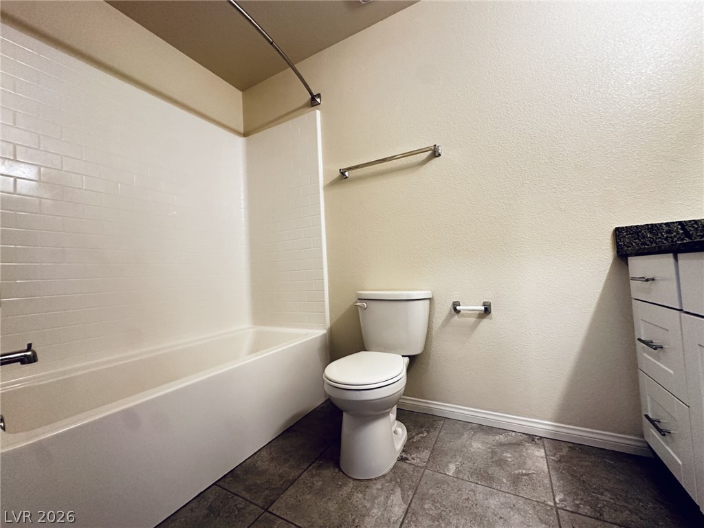 7331 Sunray Point Street North Las Vegas, NV 89084 - Photo 12 of 20 A well-maintained bathroom offering a spacious bathtub with an integrated shower and modern vanity.