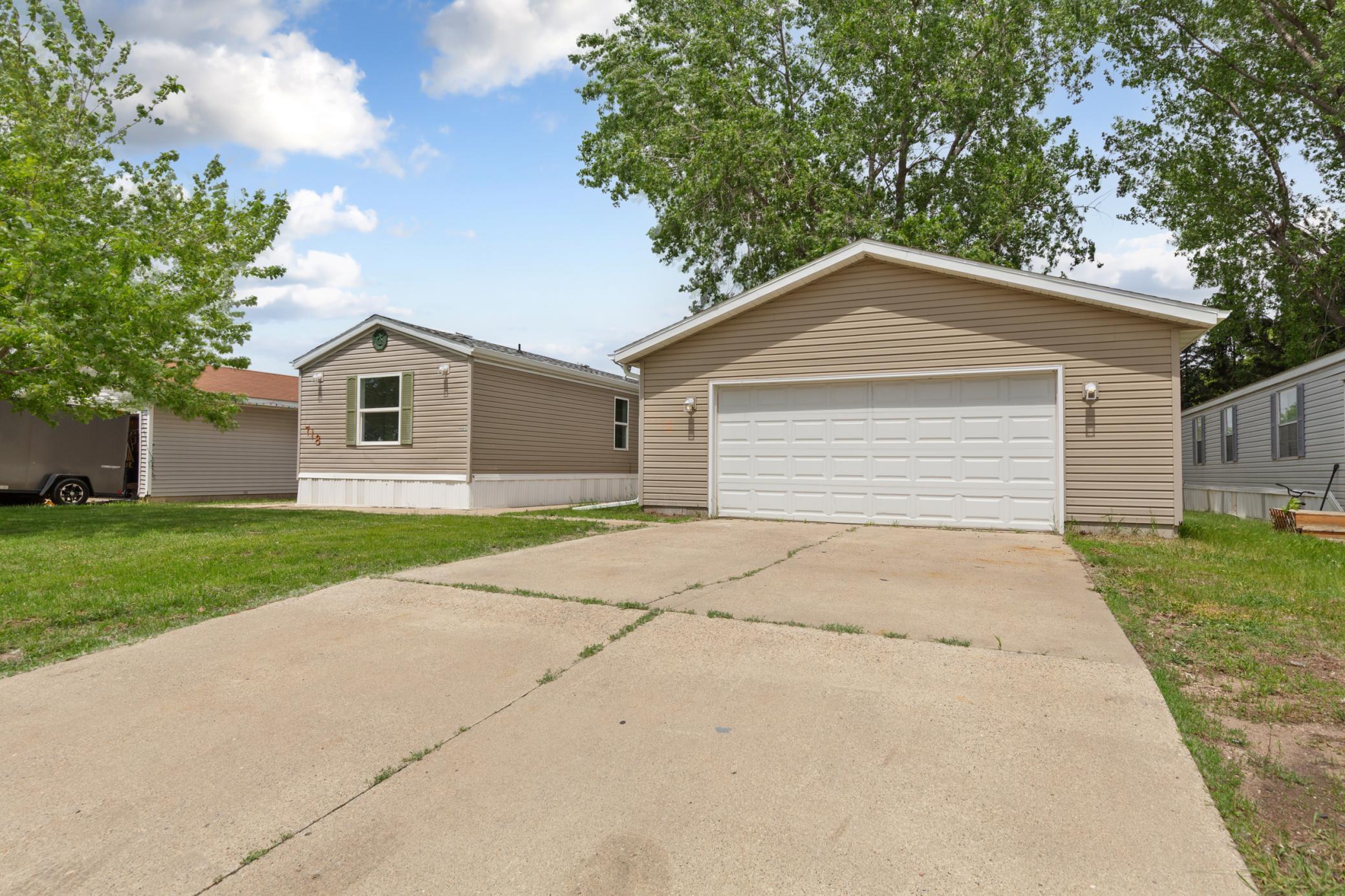 718 Rose Drive Faribault, MN 55021 - Photo 3 of 33