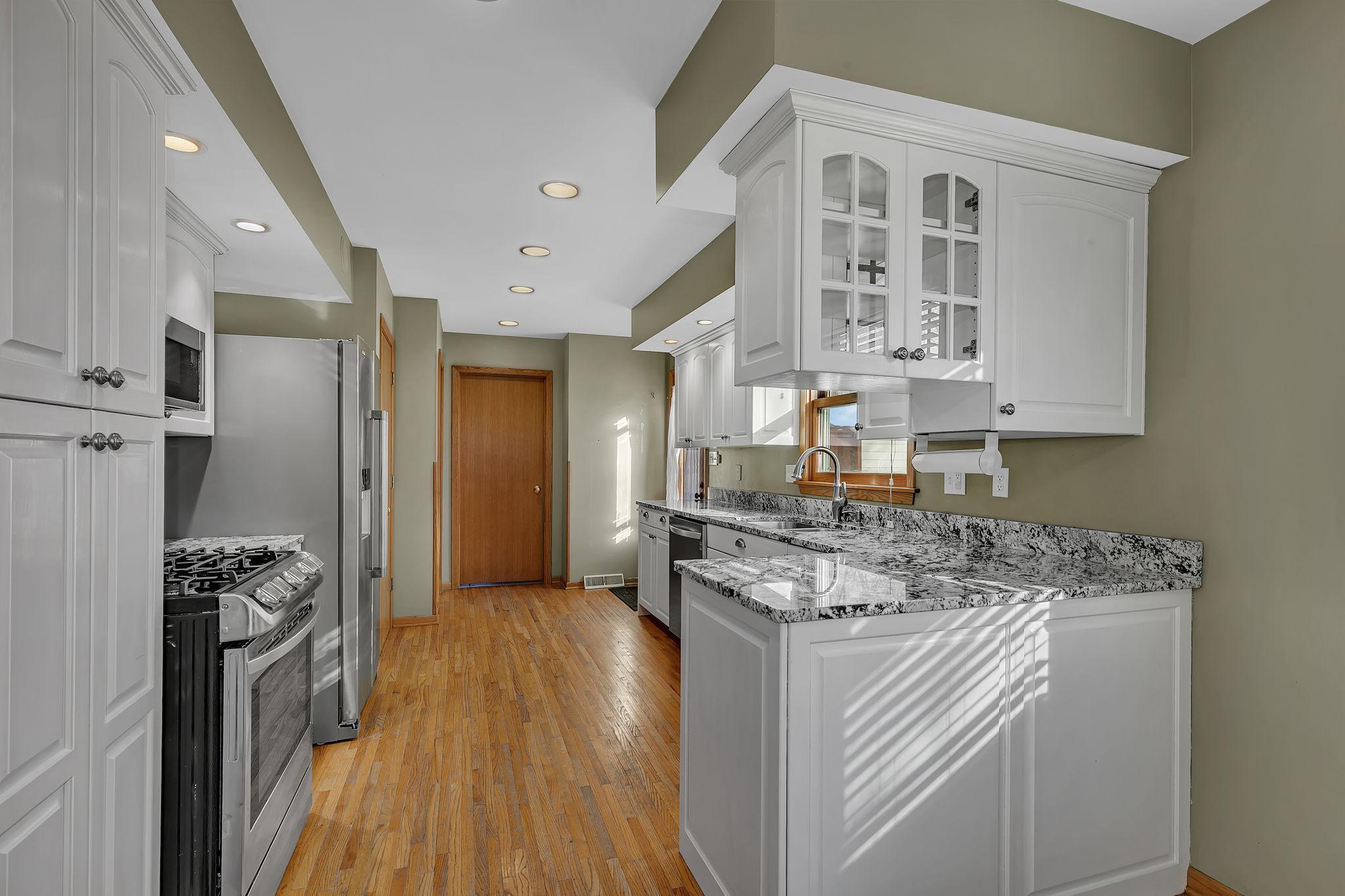 901 17th Street Southwest Willmar, MN 56201 - Photo 11 of 34