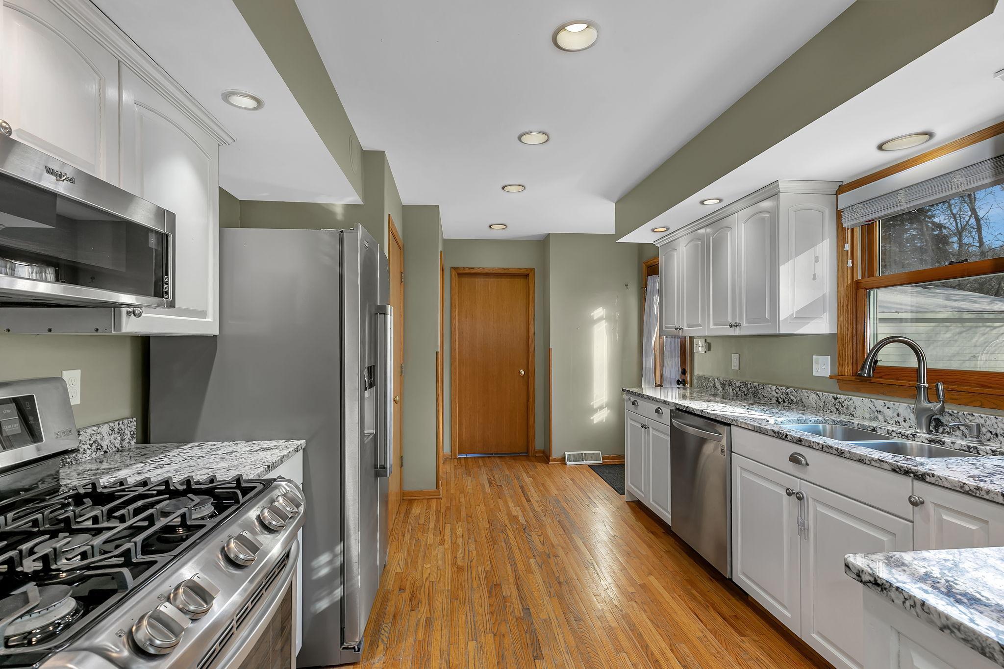 901 17th Street Southwest Willmar, MN 56201 - Photo 16 of 34