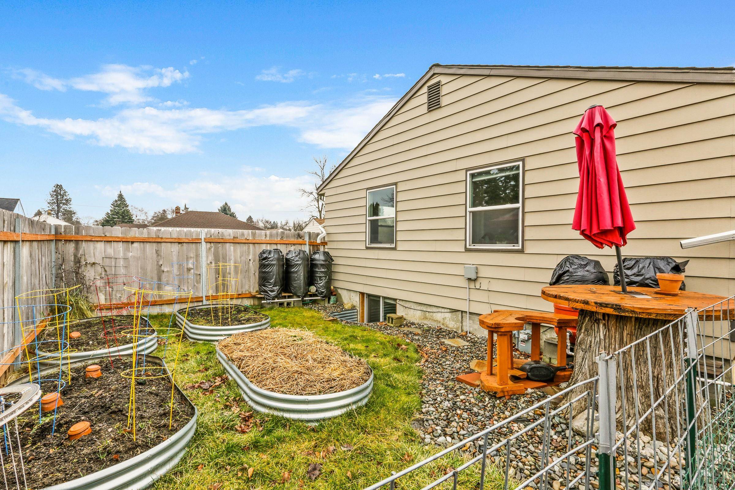 5725 North E Street Spokane, WA 99205 - Photo 18 of 22