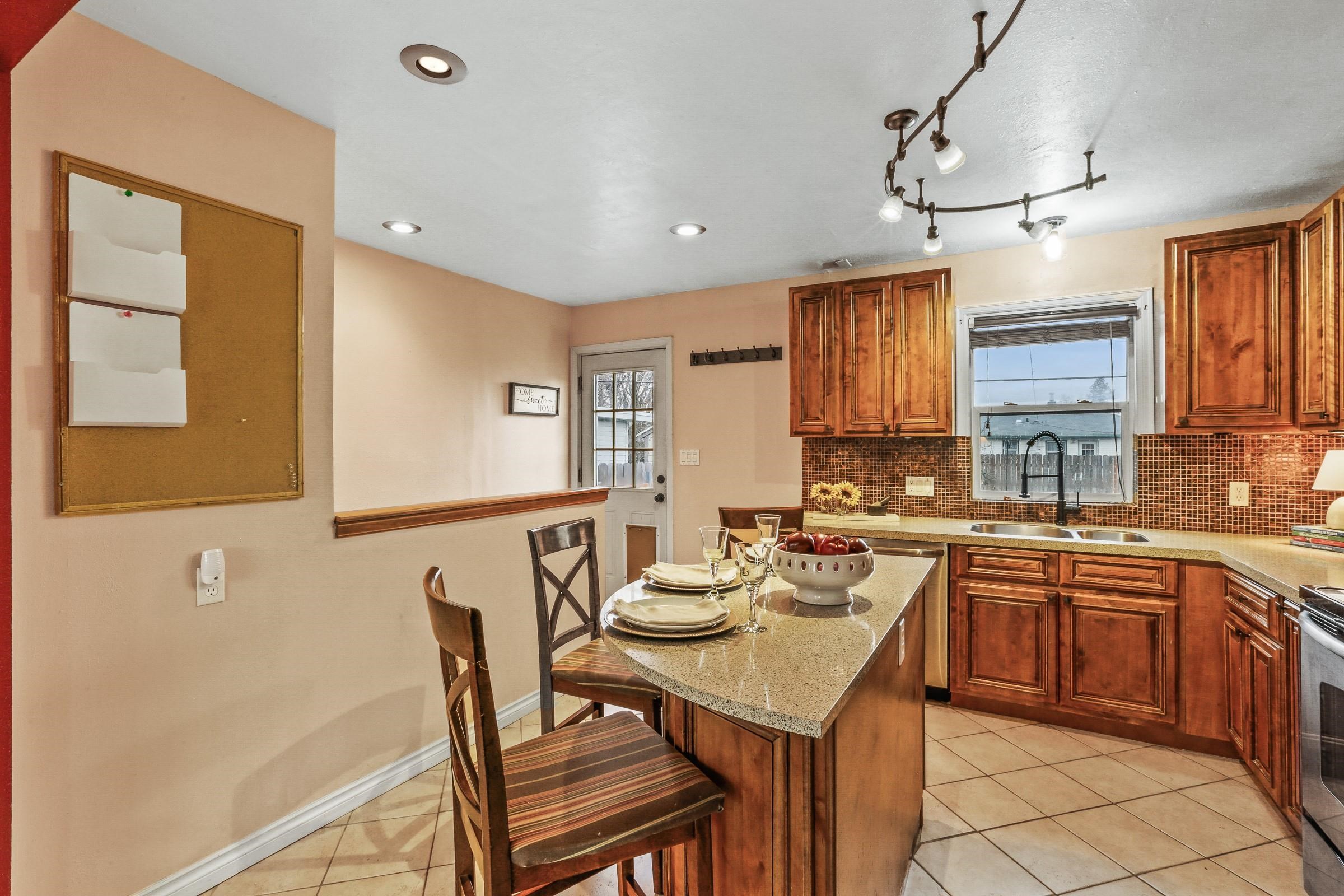 5725 North E Street Spokane, WA 99205 - Photo 6 of 22