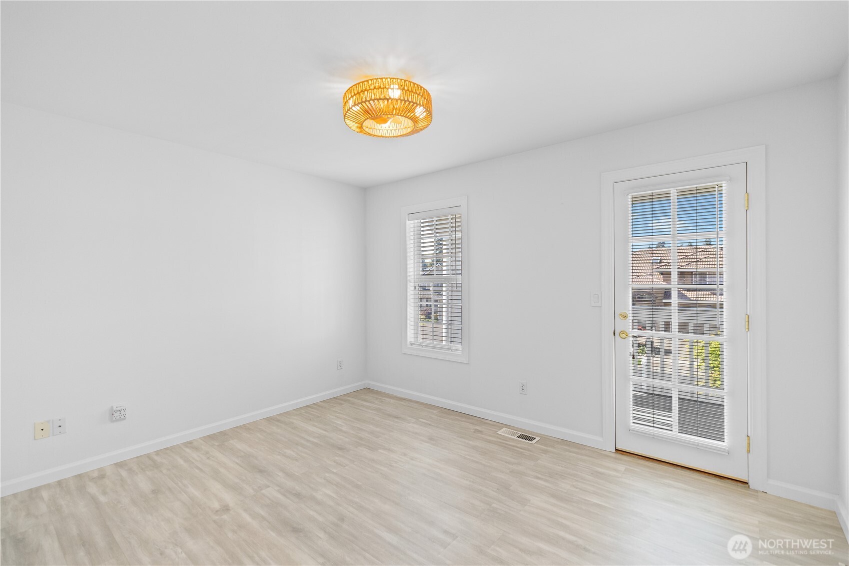 5217 76th Ave Court West University Place, WA 98467 - Photo 29 of 36 an empty room with windows