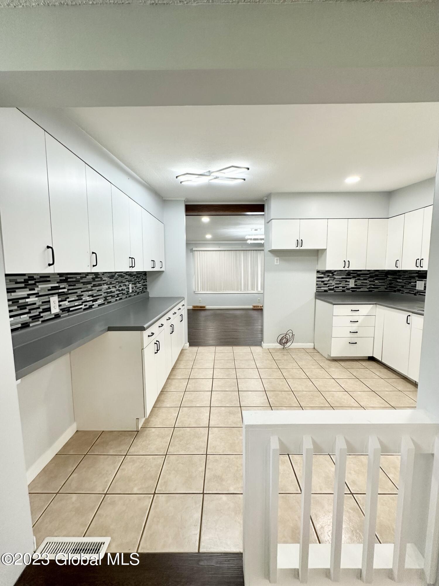 502 Chadwick Road Schenectady, NY 12304 - Photo 5 of 27 IMG_0980