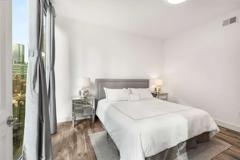 $875,000 | 301 Demonbreun Street, Unit 920, Nashville, TN 37201