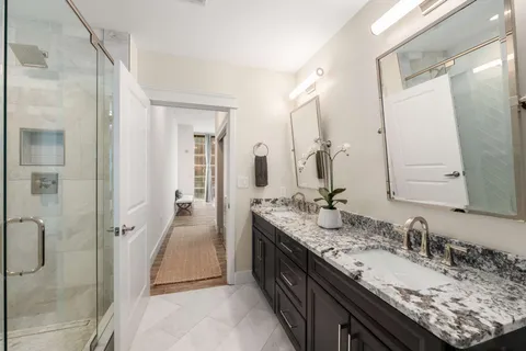 $875,000 | 301 Demonbreun Street, Unit 920, Nashville, TN 37201