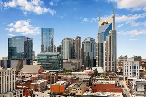 $875,000 | 301 Demonbreun Street, Unit 920, Nashville, TN 37201