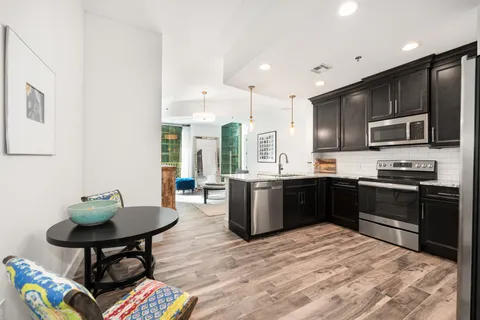 $875,000 | 301 Demonbreun Street, Unit 920, Nashville, TN 37201