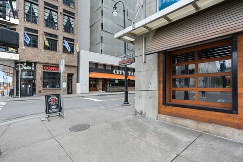 $875,000 | 301 Demonbreun Street, Unit 920, Nashville, TN 37201