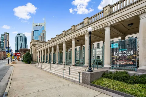 $875,000 | 301 Demonbreun Street, Unit 920, Nashville, TN 37201