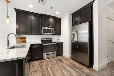 $875,000 | 301 Demonbreun Street, Unit 920, Nashville, TN 37201