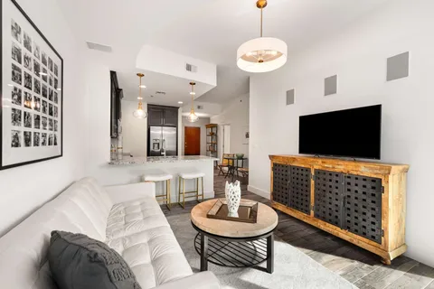 $875,000 | 301 Demonbreun Street, Unit 920, Nashville, TN 37201