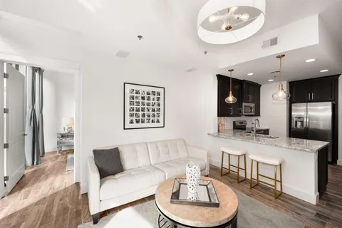 $875,000 | 301 Demonbreun Street, Unit 920, Nashville, TN 37201