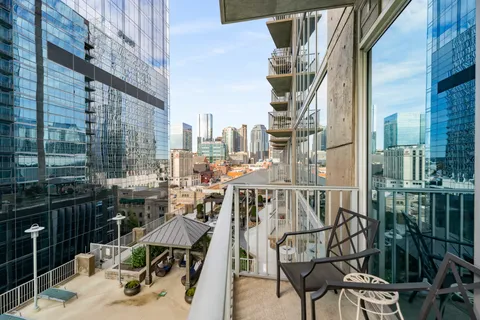$875,000 | 301 Demonbreun Street, Unit 920, Nashville, TN 37201