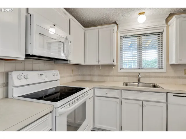 $209,500 | 864 Northeast Fleming Avenue, Gresham, OR 97030