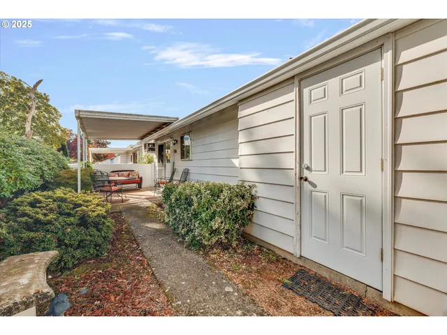 $209,500 | 864 Northeast Fleming Avenue, Gresham, OR 97030